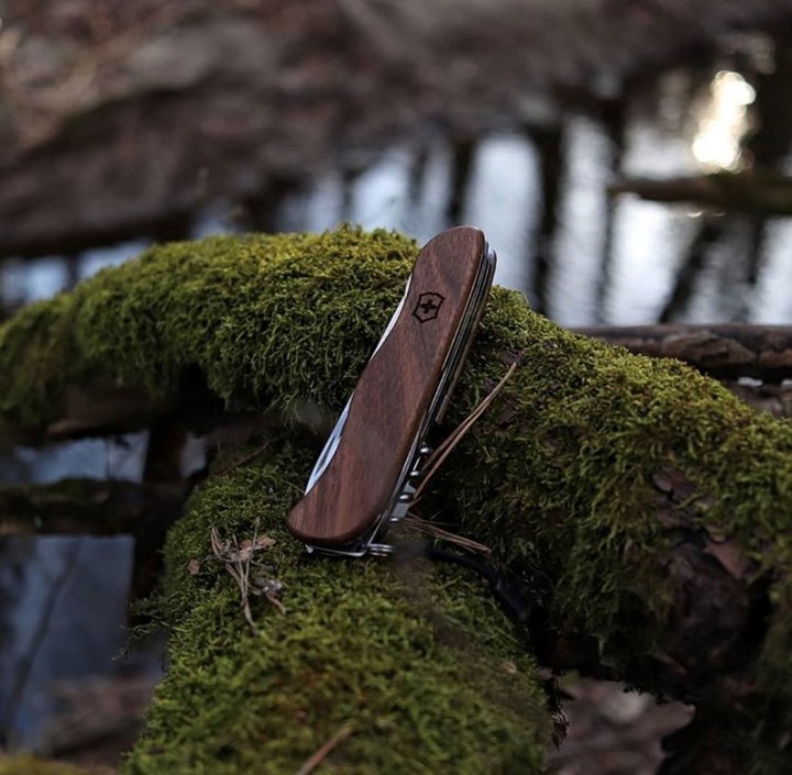 victorinox multitool knife