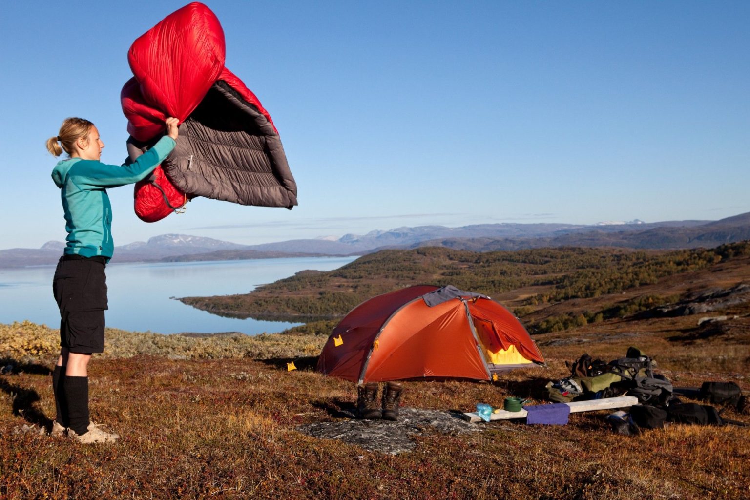 Quilt vs. Sleeping Bag Differences and Pros & Cons (2022)